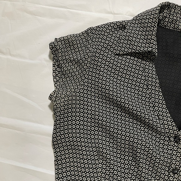 Nine West Women’s sleeveless shirt, Size 8 - Picture 3 of 9